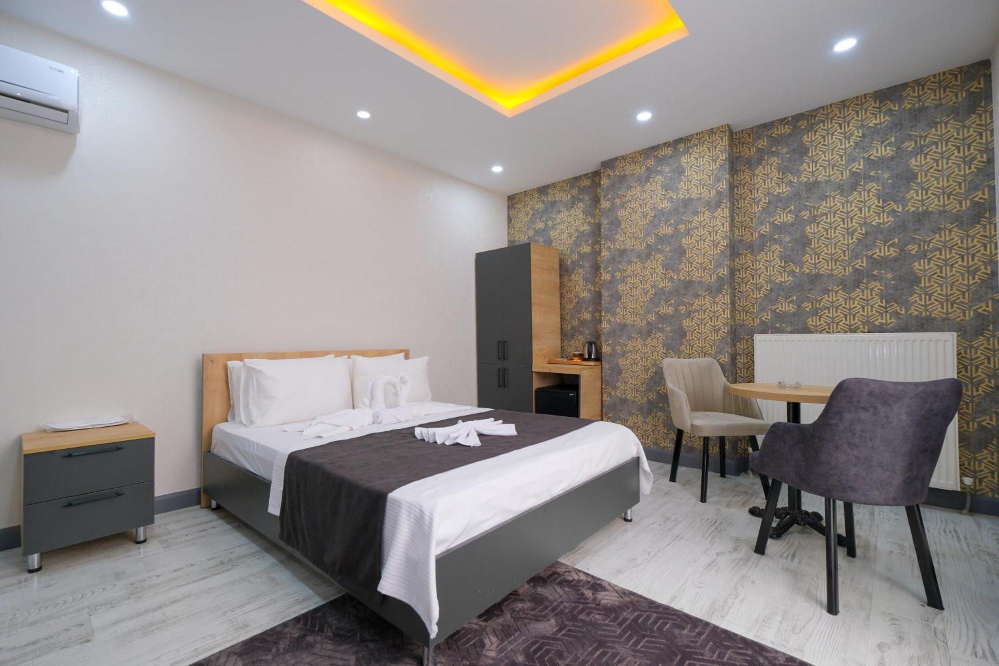 Minimalist Hotel *