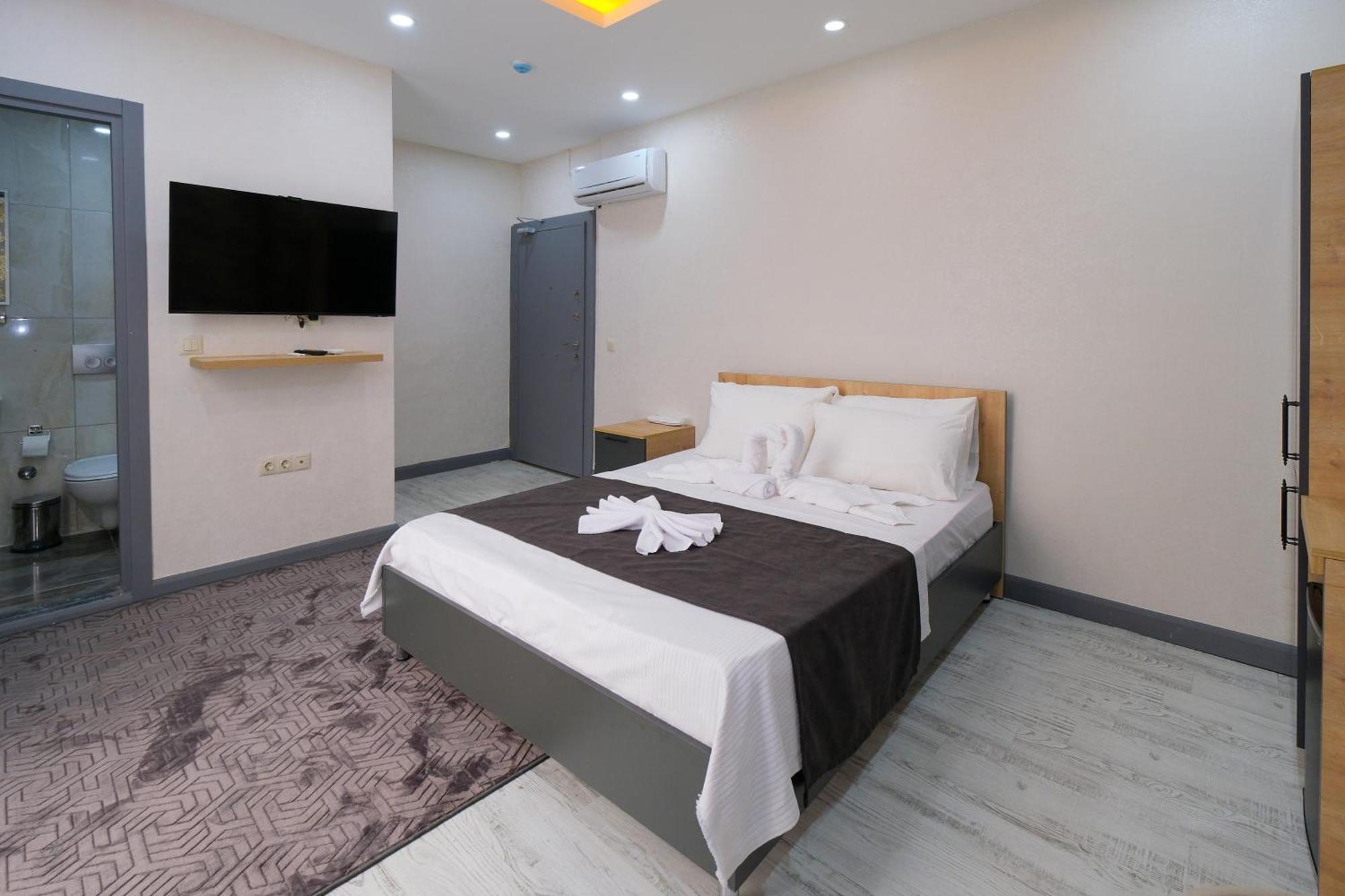 Minimalist Hotel *